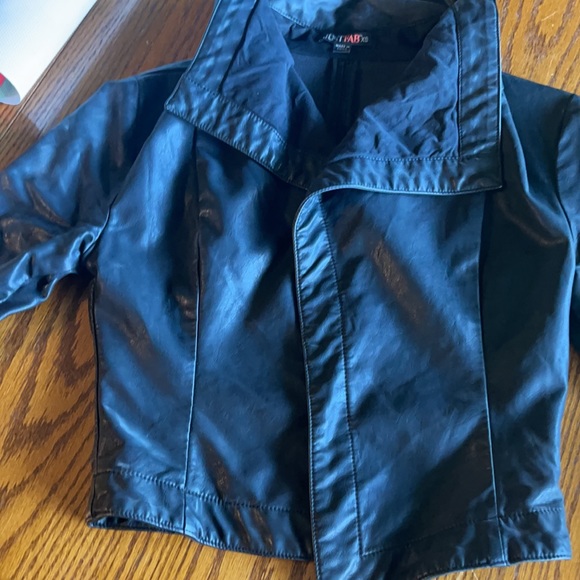 Used - Picture 2 of 5